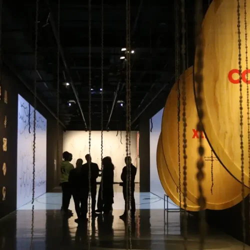 Tiganá Santana abre exposição sobre línguas africanas no Brasil