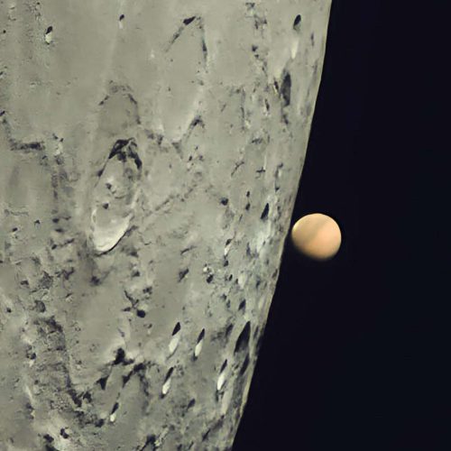 Conjunção entre a Lua e Marte será visível nesta segunda-feira (28)