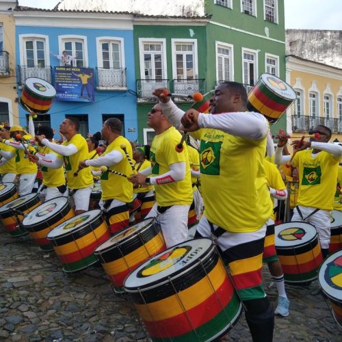 Copa 2026: Olodum troca a Globo pelo SBT e segue com Galvão Bueno