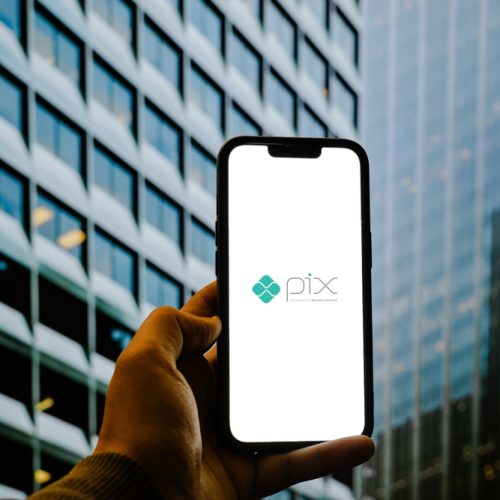 Pix por aproximação chega ao Brasil com parcerias e tecnologia NFC; saiba como vai funcionar