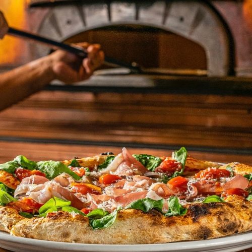 Chef italiano ensina a fazer a verdadeira pizza “napoletana” e eu “quase” aprendi