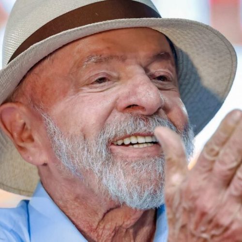 Lula chega a Salvador e acompanha Carnaval no Campo Grande