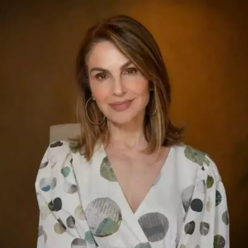 Bahia inspira coleção de estilista filha de empresário bilionário que trocou a psicologia pela moda