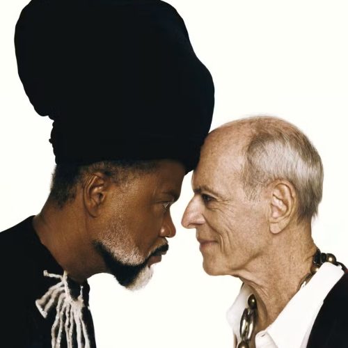 Carlinhos Brown e Ney Matogrosso dividem capa comemorativa dos 50 anos da Vogue Brasil
